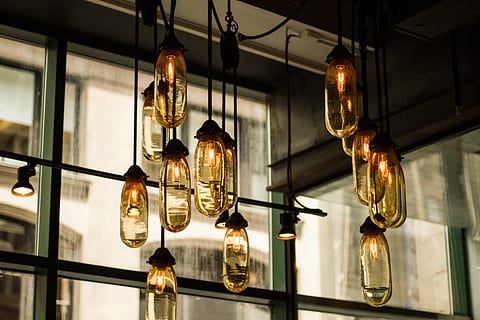 hitam, lampu gantung, krem, lampu kaca, cahaya, pedalaman, Desain, plafon, gaya hidup, dekorasi, hangat, fitting, liontin, urban, desain interior, bohlam, lampu, penerangan, mentah, terbuka, industri, nyaman, bersih, gantung, peralatan penerangan, dalam ruangan, tidak ada orang, bolam, liontin cahaya, diterangi, bahan kaca, tampilan sudut rendah, lampu listrik, listrik, fokus pada latar depan, filamen, transparan, Arsitektur, tempat lilin, kemewahan, 5K, CC0, domain publik, bebas royalti