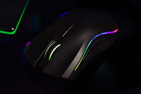schwarz, Gaming-Computer-Maus, beleuchtet, Studioaufnahme, schwarzer Hintergrund, Licht - natürliches Phänomen, glühend, Nacht-, drinnen, Technologie, keine Leute, Nahansicht, Verbindung, dunkel, Lichtanlage, einzelnes Objekt, Kunst, Kultur und Unterhaltung, Neon-, schwarze Farbe, mehrfarbig, Reflexion, Licht, Projektion, 5K, CC0, gemeinfrei, lizenzfrei