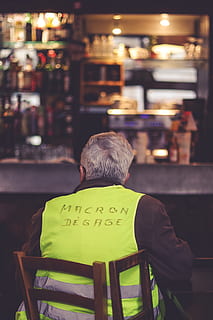 oturarak adam, insan, kişi, Fransa, lyon, birahane, bar tezgahı, mobilya, sandalye, adam, jile, bar, gelbwesten, sarı yelek, jililer, sarı yelekler, akt 14, june jaune, siyaset, uzatma işareti, gj, dikiz, bir kişi, gerçek insanlar, oturma yeri, erkekler, Metin, ön plana odaklanmak, restoran, oturma, iş, içeriye, batı yazısı, yaşam, aydınlatılmış, bar - içki işletmesi, yetişkin, portre, boş zaman etkinliği, elektrik lambası, 2K, CC0, kamu malı, telif ücretsiz