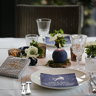 rustfritt, stål gafler, ved siden av, tallerken, bord, innstilling, lys, flamme, bokeh, uklarhet, glass, sølvtøy, dekorasjon, serviett, middag, bordduk, feiring, restaurant, eleganse, bryllup, bankett, spise~~POS=TRUNC, ordning, dekor, servise, luksus, mat, arrangering, romanse, begivenhet, gaffel, stearinlys, måltid, lunsj, blomst, ingen folk, fest - sosial begivenhet, vinglasset, drikkeglass, bordkniv, service, bukett, hvit, bryllupsfeiring, Rose blomst, sted innstilling, utsmykkede, 4K, CC0, offentlig domene, opphavsrett gratis