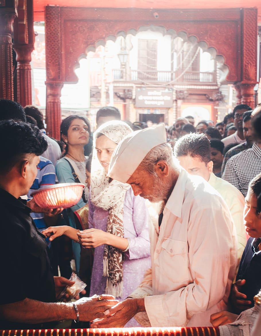 Índia, pune, grup de persones, homes, persones reals, multitud, arquitectura, adult, dones, religió, creença, gent, espiritualitat, estructura construïda, persones incidentals, estils de vida, roba, dia, grup, lloc de culte, 4K