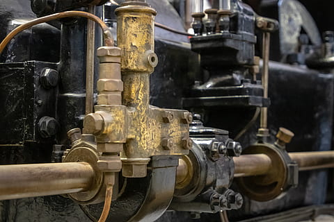 maskine, motor, drejebænk, køretøj, tog, transportmidler, Drivaksel, rotor, spole, spiralformet, bygning, værksted, lokomotiv, damp maskine, fabrik, skruestik, bremse, cylinder, rust, maskineri, metal, industri, maskindel, ingen mennesker, tæt på, udstyr, teknologi, forbindelse, rør - rør, produktionsudstyr, ventil, transportform, gammel, dag, forretning, industrielt udstyr, museum, hjul, produktionslinie, 5K, CC0, offentligt domæne, royaltyfrie