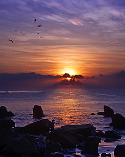 tramonto in riva al mare, retroilluminato, spiaggia, calma, nuvole, costa, sera, vacanza, paesaggio, tempo libero, natura, oceano, Paradiso, tranquillo, calmo, ricreazione, riflessione, rilassamento, rocce, sabbia, panoramico, mare, paesaggio marino, riva del mare, riva, cielo, estate, sole, luce del sole, i raggi del sole, Alba, tramonto, tropicale, acqua, bellezza nella natura, scenics - natura, colore arancione, nuvola - cielo, scena tranquilla, silhouette, la tranquillità, roccia, orizzonte sull'acqua, terra, idilliaco, orizzonte, uccello, all'aperto, 4K, CC0, dominio pubblico, privo di copyright