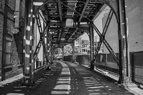 camino vacío, arquitectura, estructura construida, transporte, puente, conexión, puente - estructura hecha por el hombre, nadie, transporte ferroviario, el camino a seguir, metal, dirección, ciudad, modo de transporte, día, exterior del edificio, pista, transporte público, columna arquitectonica, vías de tren, entrenar, 5K, CC0, dominio público, libre de derechos