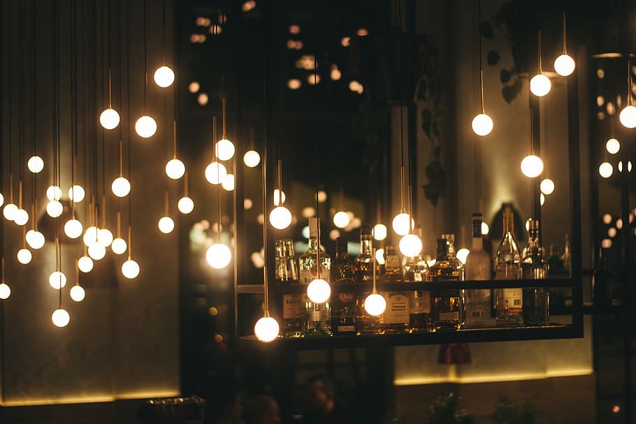 llums, llum, brillar, disseny, espurna, il·luminació, infern, tarda, decoració, nit, brillant, bokeh, fons, romàntic, color, restaurant, panell de peter, colorit, amor, romanç, il·luminat, equips d’il·luminació, vela, a l'interior, cremant, arquitectura, foc, flama, cap gent, religió, taula, estructura construïda, lloc de culte, espiritualitat, creença, reflexió, llum del te, llum elèctrica, 5K