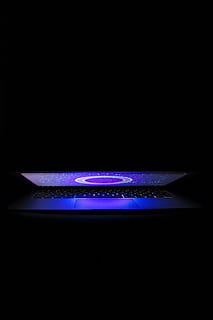 leicht, geöffnet, Laptop-Computer, Blau, schwarzer Hintergrund, drinnen, kopieren sie platz, keine Leute, Verbrennung, dunkel, Flamme, beleuchtet, Licht - natürliches Phänomen, Feuer, Hitze - Temperatur, Herd, Studioaufnahme, Natur, glühend, Wohnraum, Nahansicht, Küche, Feuer - natürliches Phänomen, Licht, 4K, CC0, gemeinfrei, lizenzfrei