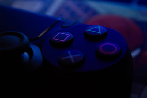 sony, PS4, gioco, controllore, pulsanti, elettronica, hardware, tastiera del computer, computer, tastiera, computer hardware, calcolatrice, telecomando, schermo, display, tenere sotto controllo, riproduttore CD, uomo pac, telecomando da gioco, lavastoviglie, apparecchio, microscopio, centro di intrattenimento, moneta, i soldi, avvicinamento, in casa, tecnologia, numero, movimento, cultura artistica e intrattenimento, nessuno, concentrarsi sulle conoscenze acquisite, controllo, movimento sfocato, sport, blu, comunicazione, attività commerciale, attività di svago, girato in studio, messa a fuoco selettiva, macro, rilassamento, vita notturna, 5K, CC0, dominio pubblico, privo di copyright