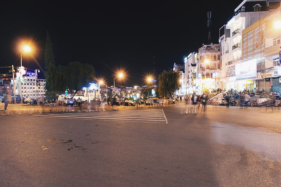 nat, lys, Da Lat, landskab, flugt, by, kærlighed, belyst, gade, bygning udvendig, arkitektur, bygget struktur, gadebelysning, transportmidler, vej, himmel, natur, bygning, gruppe af mennesker, menneskemængde, belysningsudstyr, stor gruppe mennesker, rigtige mennesker, byliv, byens gade, 5K
