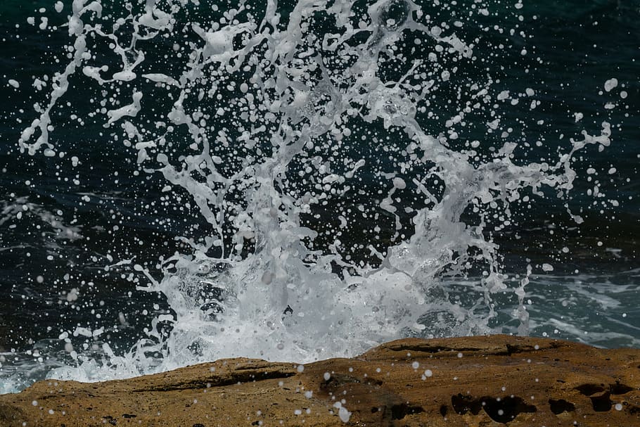 splash, onada, navega, oceà, naturalesa, arquitectura, resum, aigua, mar, línia de costa, splish, esprai, moviment, cap gent, esquitxades, esport aquàtic, rock, bellesa a la natura, poder a la natura, poder, sòlid, esport, dia, rock - object, a l'aire lliure, terra, trencament, colpejar, 2K