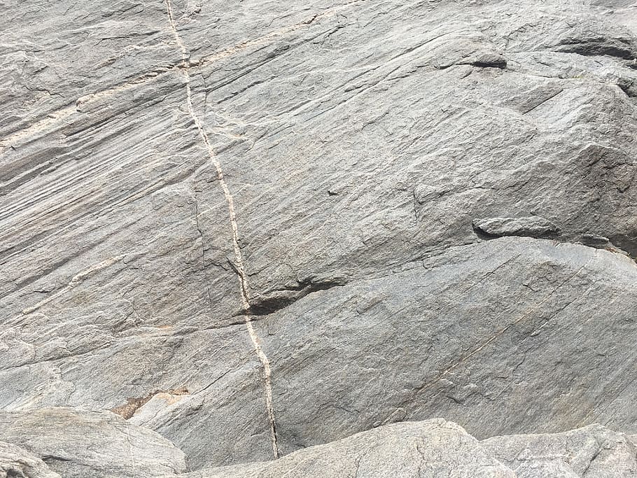 vista de roca gris, rock, sòl, a l'aire lliure, pissarra, naturalesa, arqueologia, calcària, penya-segat, llosa, concret, esport, escalada, esports, fòssil, escalada en roca, sorra, pètal, planta, flor, rock - object, textura, marc complet, fons, sòlid, cap gent, formació de roca, dia, aspre, primer pla, patró, geologia, pedra - objecte, escena no urbana, geografia física, bellesa a la natura, terra, erosionat, gres, efecte texturat, 4K