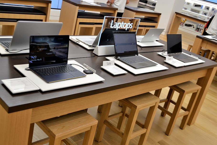 portàtil, Microsoft, tecnologia, ordinador, finestres, disseny, Internet, negocis, comunicació, aplicació, PC, modern, quadern, mòbil, multimèdia, mouse pad, sense fils, teclat, botiga, xarxa, Google, tauleta, connexió, presentació, taula, tecnologia sense fils, mobles, escriptori, seient, cadira, a l'interior, cap gent, material de fusta, equips informàtics, educació, gran grup d'objectes, natura morta, 4K