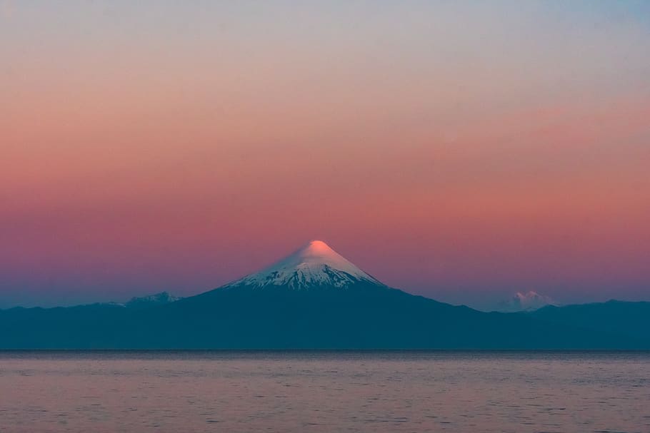 Mount Fuji, escenics - natura, bellesa a la natura, muntanya, cel, escena tranquil·la, tranquil·litat, idíl·lic, aigua, volcà, cap gent, posta de sol, terra, escena no urbana, naturalesa, destinacions de viatge, davant del mar, geologia, turisme, viatjar, cim de muntanya, cràter volcànic, 5K