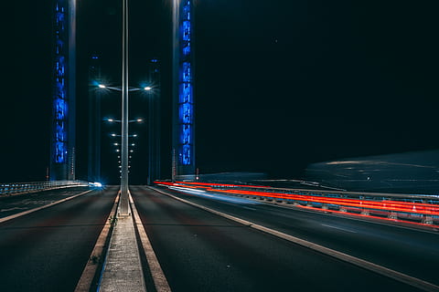 prázdný, silnice, noc, svítí, přeprava, světlo stezka, Rychlost, dlouhé expozice, pohyb, město, rozmazaný pohyb, ulice, nikdo, architektura, cesta vpřed, způsob dopravy, světlo - přírodní jev, zadní světlo, osvětlovací zařízení, směr, pozemního vozidla, venku, 5K, CC0, veřejná doména, bez autorských práv