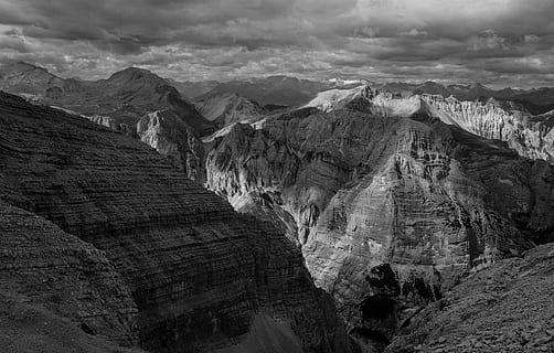 montagne rocciose, montagna, all'aperto, natura, catena montuosa, picco, valle, scogliera, altopiano, canyon, scenario, tempo metereologico, paesaggio, ardesia, mesa, alloggiamento, architettura, monastero, costruzione, panoramico, roccia, formazione rocciosa, scenics - natura, roccia - oggetto, bellezza nella natura, geografia fisica, geologia, scena tranquilla, solido, nuvola - cielo, scena non urbana, la tranquillità, ambiente, cielo, destinazioni di viaggio, giorno, nessuno, formazione, eroso, clima arido, clima, 5K, CC0, dominio pubblico, privo di copyright
