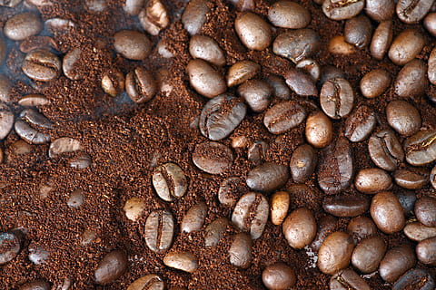 mongeta, fons, macro, patró, menjar, beure, fosc, fotografia, Munt, mocha, ningú, agricultura, còpia, blanc, cafè, marró, horitzontal, ple, gourmet, torrat, negre, llis, primer pla, no alcohòlic, resum, aromatitzat, marc, perfumat, textura, llavor, grup, color, objectes, ingredient, espai, imatge, gran, frescor, marc complet, cafè - beguda, cap gent, menjar i beguda, naturalesa, gra de cafè torrat, gran grup d'objectes, abundància, natura morta, aigua, a l'aire lliure, vista d’angle alt, dia, cafeïna, còdols, 5K, CC0, domini públic, lliure de regalies
