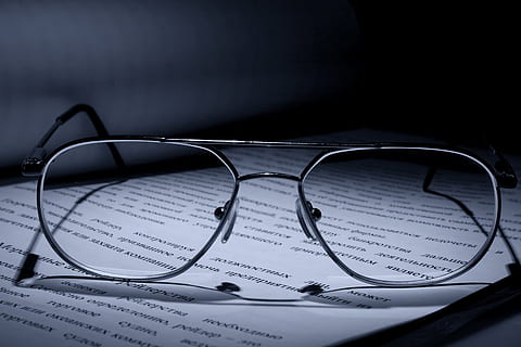 briller, dokument, rammer, Læs, syn, øjne, tæt på, ingen mennesker, tekst, papir, glas - materiale, indendørs, stilleben, offentliggørelse, vestlige script, gennemsigtig, uddannelse, Bestil, musik, ark, kunstkultur og underholdning, nodeblad, meddelelse, sundhedspleje og medicin, 4K, CC0, offentligt domæne, royaltyfrie
