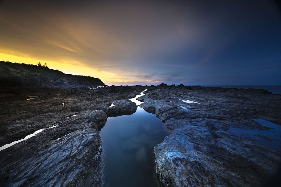 legeme, vand, rock formation, baggrundsbelyst, skyer, daggry, skumring, aften, horisont, landskab, lys, lang eksponering, natur, ocean, udendørs, afspejling, klipper, naturskøn, hav, marinemaleri, silhuet, himmel, sol, solnedgang, rejse, skønhed i naturen, scenics - natur, rolig scene, sky - himmel, ikke-urbane scene, ro, klippe, rock-objekt, solid, idyllisk, ingen mennesker, orange farve, miljø, magt i naturen, 8K