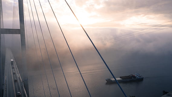 sejlbåd, hav, dramatisk, himmel, båd, bro, skyer, lys, ocean, vej, transportsystem, by-, køretøjer, vand, fartøjer, transportmidler, nautiske fartøj, transportform, ingen mennesker, sky - himmel, tåge, natur, udendørs, sejlads, afspejling, reb, skib, våd, rejse, 4K, CC0, offentligt domæne, royaltyfrie