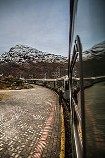 vedere tren, Munte, cer, Norvegia, tren, transport, șarlatanie, permanent, conductor, stâncă, persoană, orizont, în aer liber, vehicul, reflecţie, linie de conducere, infrastructură, cu toane, mohorât, gri, zăpadă, natură, transportul feroviar, nici o persoana, zi, mijloc de transport, nor - cer, transport public, urmări, plantă, Sina de cale ferata, copac, tren - vehicul, temperatura rece, direcţie, 5K, CC0, domeniu public, fără drepturi de autor