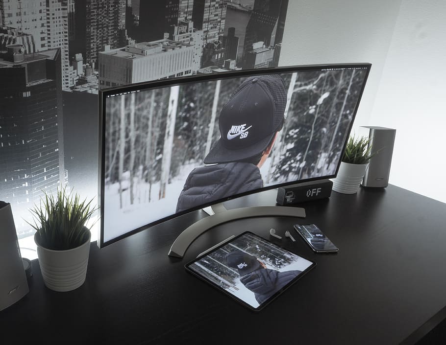 ampli, mínim, codi, codis max, màx, Nelson, tecnologia, codificador, programari, desenvolupador, programador, codificació, minimalista, minimals, netejar, Steve Jobs, mac, llibre, pro, imac, planta, a l'interior, taula, estructura construïda, naturalesa, arquitectura, gent, dia, planta en test, funció de construcció de parets, persones reals, comunicació, representació humana, representació, ordinador, vidre - material, negocis, 4K