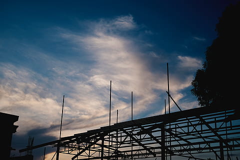 cer, nori, constructie, copaci, muncă, muncitor, santier, industrial, oţel, cadru, instrument, echipament, Acasă, casă, clădire, arhitectură, schelărie, construi, zori de zi, apus de soare, nor - cer, siluetă, vedere unghiulară joasă, construită, natură, nici o persoana, conexiune, în aer liber, pod, metal, zi, pod - om construit, transport, amurg, frumusețe în natură, 5K, CC0, domeniu public, fără drepturi de autor