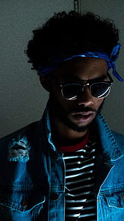 homem, vestindo, oculos escuros, levando, selfie, retrato, perfil, face, bandana, pessoa, masculino, barba, homem negro, jeans, jean, Jaqueta, Tiros na Cabeça, olhando para baixo, estilo, modelo, moda, reflexão, vibe, homens, pessoas, uma pessoa, machos, legal, adulto jovem, adulto, tiro do estúdio, modelo de moda, rosto humano, beleza masculina, funky, etnia caucasiana, olhando, Sombrio, olhando para a câmera, homens jovens, elegância, um homem só, sério, roupa casual, elegante, Óculos, cultura jovem, cor preta, estilos de vida, fechar-se, lindo, confiança, moderno, imagem colorida, 5K, CC0, domínio público, royalty free