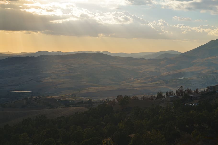 raggi di sole, paesaggio, i campi, colline, valli, montagne, natura, all'aperto, cielo, nuvole, luce del sole, scenics - natura, bellezza nella natura, montagna, scena tranquilla, nuvola - cielo, la tranquillità, tramonto, albero, ambiente, pianta, nessuno, scena non urbana, catena montuosa, idilliaco, vista dall'alto, a distanza, 4K