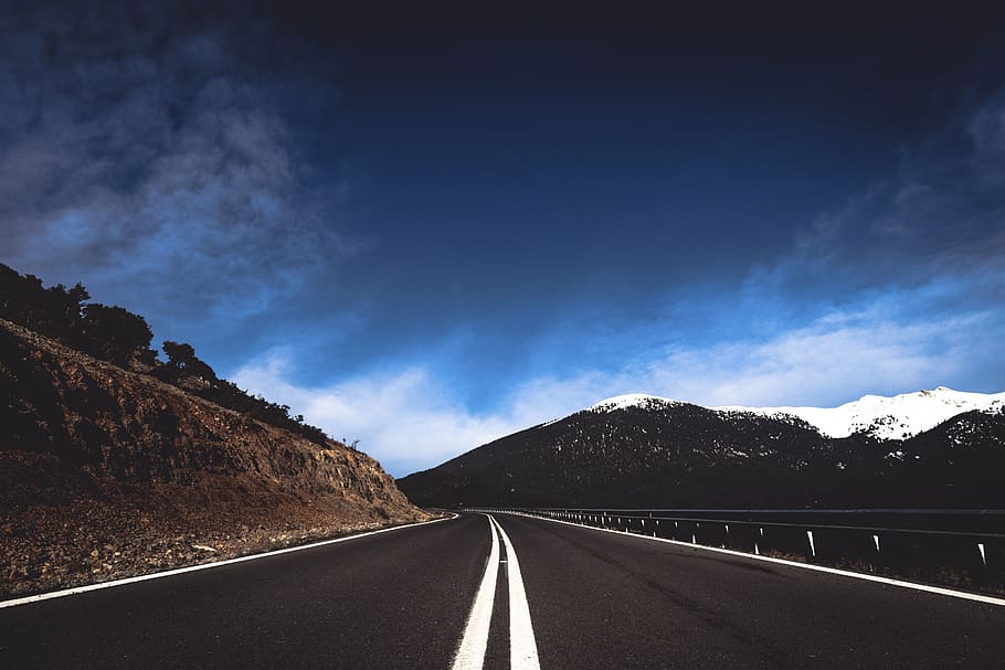 carretera, Camí, muntanya, muntanya alta, paisatge, viatjar, a l'aire lliure, vista, blau, cel, núvol, transport, direcció, el camí a seguir, núvol - cel, marcatge de carreteres, símbol, signe, marcatge, escenics - natura, naturalesa, bellesa a la natura, cap gent, perspectiva decreixent, Serra, escena tranquil·la, medi ambient, tranquil·litat, línia divisòria, barrera de xoc, llarg, 5K