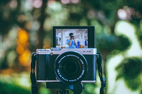 càmera, fuji, tecnologia, temes de fotografia, adult, centrar-se en primer pla, activitat, fotografiar, comunicació, tecnologia sense fils, gent, càmera - equip fotogràfic, ocupació, pantalla del dispositiu, pantalla, dues persones, equip fotogràfic, connexió, homes, primer pla, dones, rodatge, fotògraf, 5K, CC0, domini públic, lliure de regalies