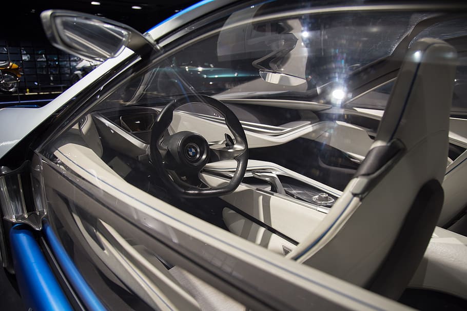 šedé klasické auto, přeprava, automobil, auto, vozidlo, volant, pneumatika, mluvil, kolo, kola z lehké slitiny, stroj, kola automobilu, řadicí páka, ochranná známka, loga, symbol, zrcadlo, auto zrcadlo, měřidlo, auto jaguar, brzda, způsob dopravy, motorové vozidlo, pozemního vozidla, kov, odraz, nikdo, detail, sklo - materiál, uvnitř, technologie, zaměřit se na popředí, luxus, stacionární, retro stylu, lesklý, den, stříbrné barvy, ocel, slitina, 5K