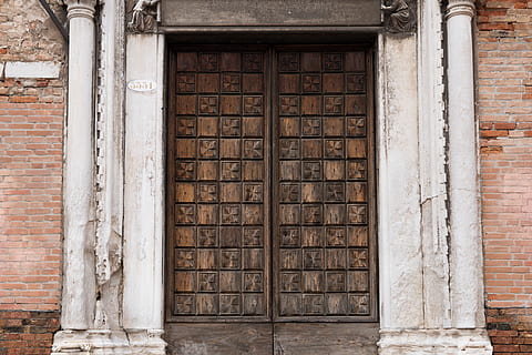 dør, ramme, firkant, rektangel, tapet, mursten, Pilar, marmor, sten-, italiensk, træ, træ-, indgang, trædør, årgang, gammel, Italien, hus, by, arkitektur, bygning udvendig, bygget struktur, lukket, bygning, sikkerhed, beskyttelse, ingen mennesker, historie, fortiden, dag, træ - materiale, væg, murbygningsfunktion, udendørs, udsmykkede, 5K, CC0, offentligt domæne, royaltyfrie