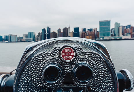 Fernglas, Elektronik, Kamera, Transport, Automobil, Auto, Fahrzeug, Augen, Nyc, Vision, Stadt, Aussicht, Musikinstrument, Flügelhorn, Messing Abschnitt, Oval, Gepard, Tier, Säugetier, Tierwelt, die Architektur, münzbetätigt, gebaute Struktur, Münzferngläser, Fokus auf den Vordergrund, Gebäudehülle, Nahansicht, Wolkenkratzer, Bürogebäude außen, Stadtbild, Tag, Himmel, Gebäude, Text, keine Leute, Sicherheit, Metall, Natur, draußen, modern, Finanzviertel, silberfarben, 2K, CC0, gemeinfrei, lizenzfrei
