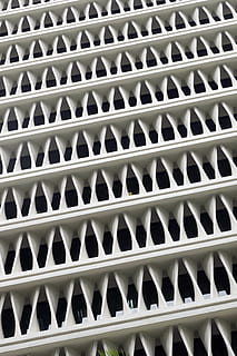 arquitectura, edifici, forma, element, resum, geomètric, únic, Singapur, guai, marc complet, patró, fons, en fila, repetició, cap gent, metall, disseny, a l'interior, forat, costat a costat, primer pla, arranjament, textura, ordre, natura morta, forma geomètrica, gran grup d'objectes, acer, aliatge, 4K, CC0, domini públic, lliure de regalies