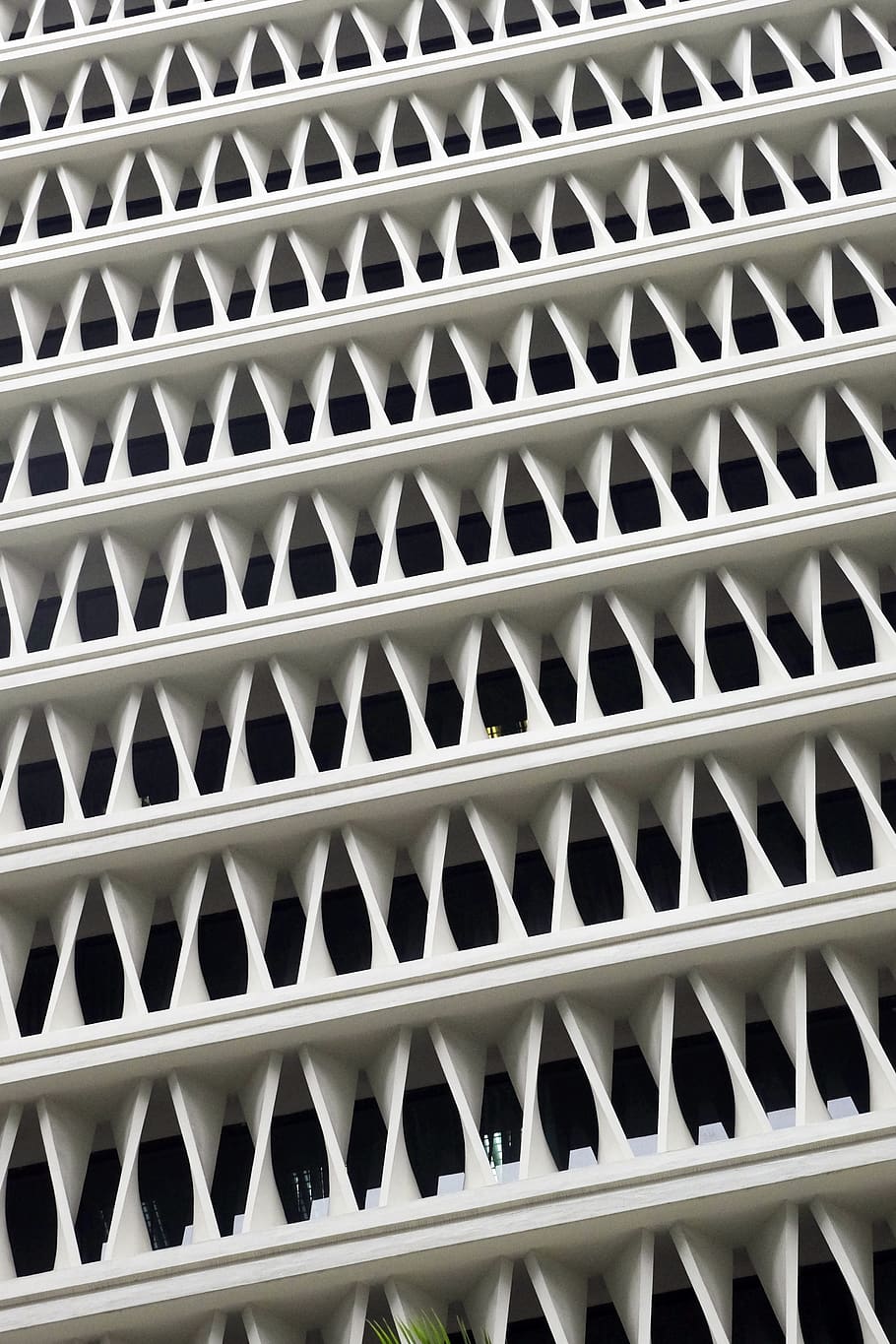 arquitectura, edifici, forma, element, resum, geomètric, únic, Singapur, guai, marc complet, patró, fons, en fila, repetició, cap gent, metall, disseny, a l'interior, forat, costat a costat, primer pla, arranjament, textura, ordre, natura morta, forma geomètrica, gran grup d'objectes, acer, aliatge, 4K