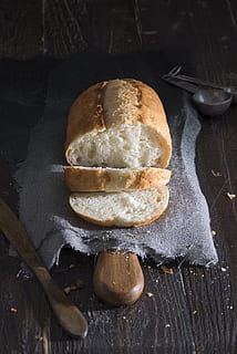 brød, hvete, mat, spise~~POS=TRUNC, mat og Drikke, tre - materiale, friskhet, innendørs, bord, ingen folk, kjøkkenredskap, nærbilde, bolle, spise redskap, høy vinkel visning, stilleben, klar til å spise, forberedelse, skje, velvære, spise sunt, hjemmelaget, 5K, CC0, offentlig domene, opphavsrett gratis