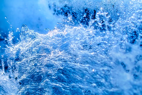 chapoteo del océano, Oceano, al aire libre, mar, agua, naturaleza, olas del mar, espuma, arrecife, vida marina, animal, cristal, cielo azul, cielo, deporte, nadando, Deportes, tsunami, hielo, submarino, paisaje, azul, movimiento, nadie, belleza en la naturaleza, salpicaduras, antecedentes, de cerca, temperatura fría, ola, paisajes - naturaleza, deporte acuático, día, 2K, CC0, dominio público, libre de derechos