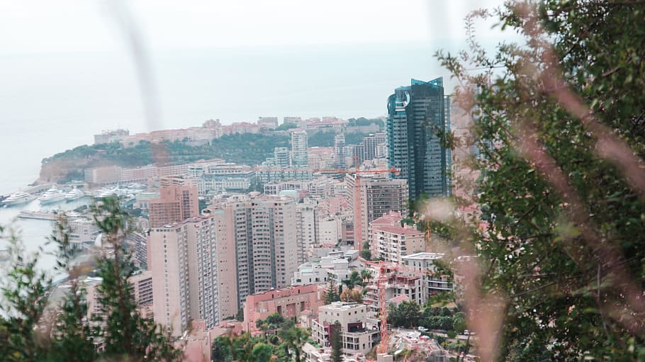 monaco, exterior de l'edifici, estructura construïda, arquitectura, ciutat, edifici, paisatge urbà, dia, naturalesa, arbre, planta, barri residencial, cap gent, exterior d’edifici d’oficines, cel, a l'aire lliure, gratacels, modern, aigua, 5K