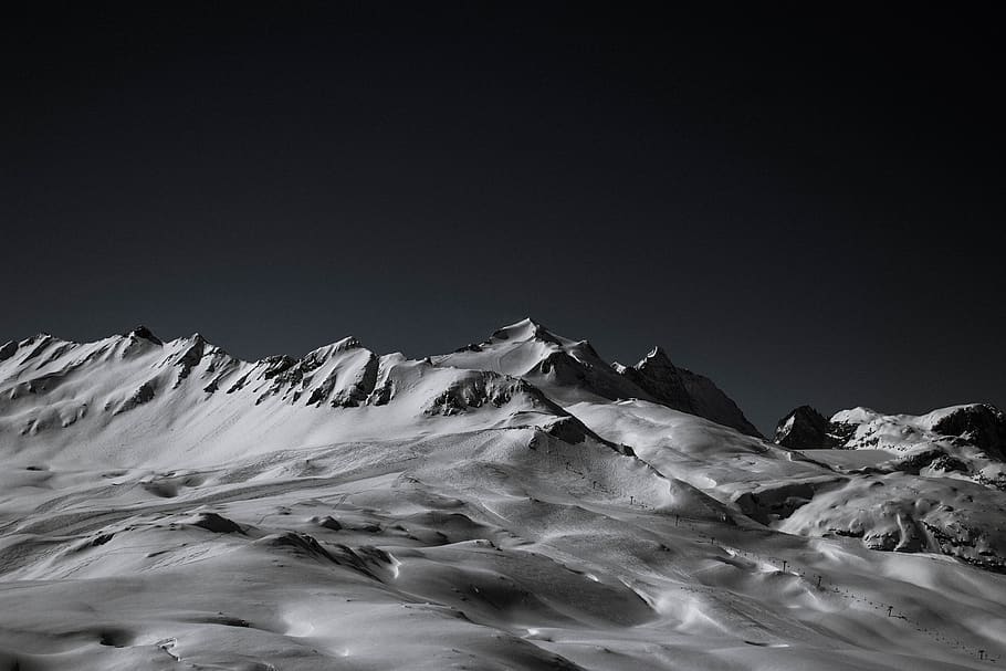 snefyldt bjerg, himmel, skønhed i naturen, scenics - natur, ro, natur, kopiere plads, rolig scene, vinter, kold temperatur, skyfri himmel, miljø, sne, ingen mennesker, landskab, fjern, ikke-urbane scene, jord, bjerg, snedækket bjerg, udendørs, bjergtop, 2K