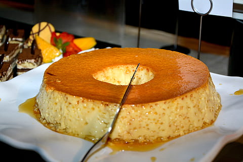 pudim, doces, sobremesa, açúcar, calorias, Comida, comida e bebida, frescura, fechar-se, ainda vida, dentro de casa, placa, ninguém, pronto para comer, focar em primeiro plano, Alimentação saudável, comida doce, cozido, fruta, indulgência, foco seletivo, mesa, bolo, pão, porção, tentação, lanche, 5K, CC0, domínio público, royalty free