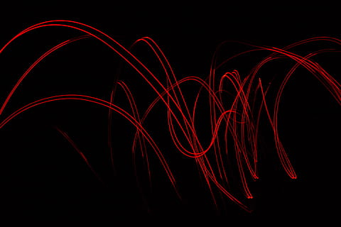 rot, Strudellicht Fotografie, Linie, Licht, Bewegung, schwarz, abstrakt, gestalten, kreativ, dunkel, Sommernacht, Sommer-, Camping, ziehen um, Kurve, kurvige Linie, wellig, Lichtschwert, Sternenkrieg, dunkle Seite, Nacht-, Hintergründe, glühend, mehrfarbig, beleuchtet, schwarze Farbe, Licht - natürliches Phänomen, Feuer - natürliches Phänomen, hell, Blau, Muster, Lichtanlage, lebendige Farbe, Farben, Gelb, Lichtmalerei, 2K, CC0, gemeinfrei, lizenzfrei