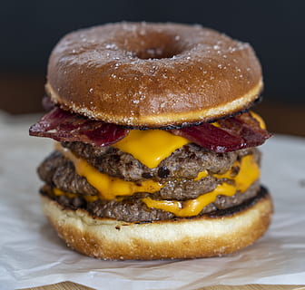 Fleischburger, Lebensmittel, Burger, Essen und Trinken, ungesunde Ernährung, Sandwich, Fast Food, Hamburger, fertig für den Verzehr, drinnen, Brot, Fleisch, Nahansicht, Stillleben, keine Leute, Fokus auf den Vordergrund, Studioaufnahme, Frische, Brötchen, Essen herausnehmen, Käse, Cheeseburger, schmelzen, Versuchung, Snack, 4K, CC0, gemeinfrei, lizenzfrei