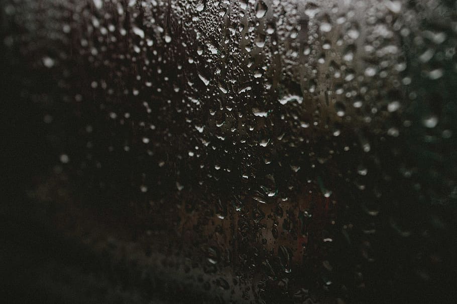 Regen, dunkel, launisch, Fokus, schließen, Sehnsucht, hoffen, Natur, Einfachheit, fallen, Wasser, nass, Vollbild, Nahansicht, keine Leute, selektiver Fokus, Hintergründe, texturiert, Winter, Regentropfen, kalte Temperatur, Glas - Material, draußen, Tag, Fenster, Eis, Regenzeit, schneit, 5K
