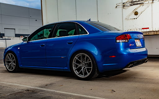 blå sedan, køretøj, bil, automobil, transportmidler, sedan, hjul, maskine, dæk, talte, bilhjul, legeringshjul, coupe, sportsvogn, jaguar bil, kofanger, mustang, spejl, bil spejl, bremse, nummerplade, transportform, land køretøj, motor køretøj, arkitektur, by, bygget struktur, blå, retro stylet, stationær, vintage bil, bygning udvendig, ingen mennesker, dag, parkering, gade, rejse, udendørs, garage, 4K, CC0, offentligt domæne, royaltyfrie