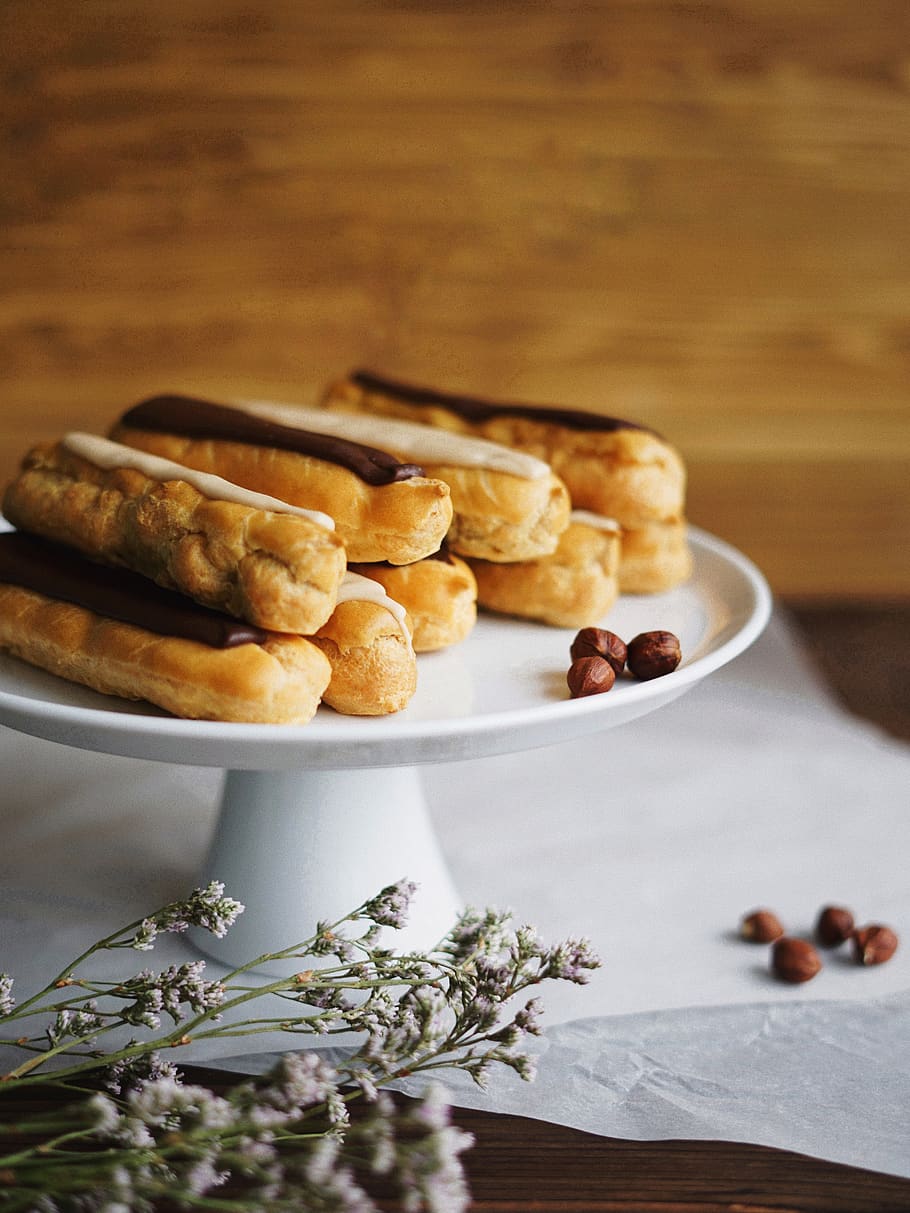 pečený, chléb, zásobník, dezert, pečivo, cukroví, jídlo, cukrovinky, Chutný, foodporn, eclair, rostlina, párek v rohlíku, drdol, Kobliha, prodejna, pekařství, kulinářské, čokoláda, talíř, jídlo a pití, svěžest, stůl, stálý život, uvnitř, požitek, připraven jíst, nikdo, matice, sladké jídlo, deska, detail, ořech - jídlo, blahobyt, Zdravé stravování, cookie, miska, vysoký úhel pohledu, Svačina, pokušení, snídaně, 5K