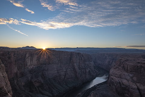 landskap, natur, fjell, utendørs, klippe, platå, Dal, forente stater, hestesko bøye, side, solnedgang, mesa, fakkel, lys, himmel, odden, soloppgang, sollys, skifer, naturskjønnhet - natur, skjønnhet i naturen, rolig scene, ro, stein, ikke-urbane scene, sky - himmel, bergformasjon, rock-objekt, ingen folk, fysisk geografi, fast, idylliske, fjellkjede, miljø, geologi, dannelse, erodert, tørt klima, 5K, CC0, offentlig domene, opphavsrett gratis