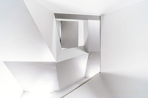 beyaz duvar aynası, mimari, içeriye, Beyaz renk, modern, insansız, bina, yapılı yapı, boş, geometrik şekil, müze, ev içi, şekil, merdiven, seyrek, dizayn, açık, Desen, 3 boyutlu, gün, mimari özellik, lüks, tavan, gümüş renkli, 5K, CC0, kamu malı, telif ücretsiz