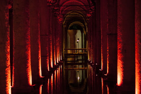 vecchio, parete, Data, cisterna, luce, buio, acqua, simmetria, architettura, costruzione, rovinare, turista, acque, castello, monumento, città, Istanbul, tacchino, urbano, canale, in casa, struttura costruita, rosso, colonna architettonica, religione, corridoio, credenza, illuminato, luogo di culto, nessuno, spiritualità, portico, direzione, destinazioni di viaggio, la strada davanti, tenda, il passato, arco, colonnato, 5K, CC0, dominio pubblico, privo di copyright