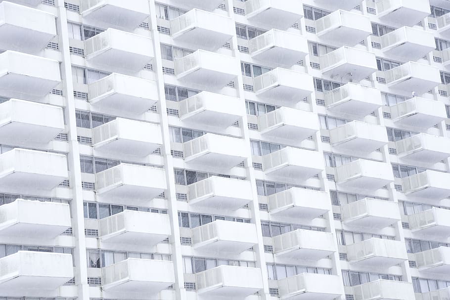 arquitectura, edifici, infraestructura, estructura, establiment, apartament, finestres, condomini, hotel, marc complet, fons, patró, estructura construïda, cap gent, exterior de l'edifici, repetició, en fila, forma geomètrica, vista d’angle baix, dia, a l'aire lliure, finestra, vidre - material, forma, modern, disseny, ciutat, compost digital, gratacels, 5K