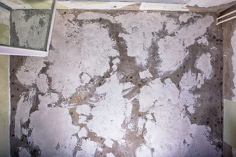 textura, abandonat, resum, fons, construït, sostre, ciment, concret, construcció, coberta, esquerdat, brut, gris, grunge, reparació, aspre, rovellat, superfície, paret, resistent, blanc, estructura construïda, cap gent, arquitectura, vell, espatllat, funció de construcció de parets, aixafar, declivi, descamació, deteriorament, pintura, mal estat, brutícia, patró, a l'interior, marc complet, desordenat, arruïnat, 2K, CC0, domini públic, lliure de regalies