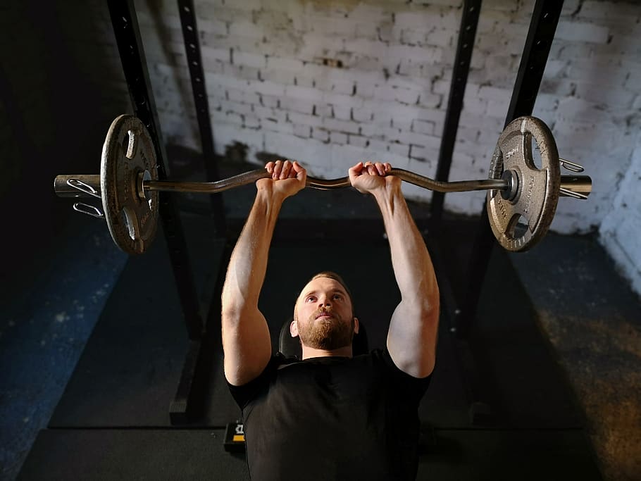 esercizio, Palestra, pesi, formazione, muscolare, forza, uomo, allenarsi, allenamento con i pesi, peso, build muscolare, uno stile di vita sano, allenamento sportivo, una persona, manubrio, stili di vita, in casa, vitalità, determinazione, sport, sforzo, adulto, attrezzatura sportiva, cross training, braccia alzate, auto-miglioramento, 2K